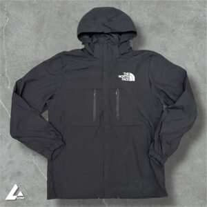 JAQUETA THE NORTH BLACK ON BLACK 2
